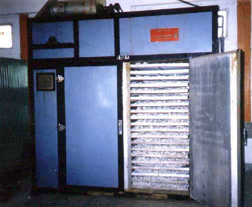 Cabinet type cocoon dryer (Shelf-carrier type)