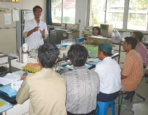 Laboratory training session on avian influenza, Indonesia