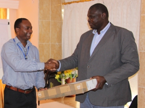 FAO Africa's Head grants laptop to participants at Digital Soils Mapping Workshop (FAO Photo)