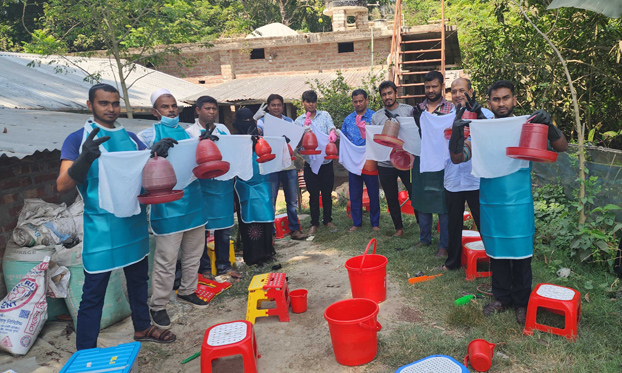 Training for model poultry farms 