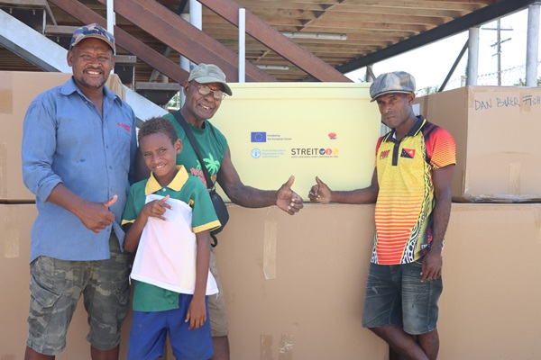 Coastal and Islands Fisheries Beneficiaries received cooler boxes provided by the FAO under the EU-STREIT Programme in Papua New Guinea.