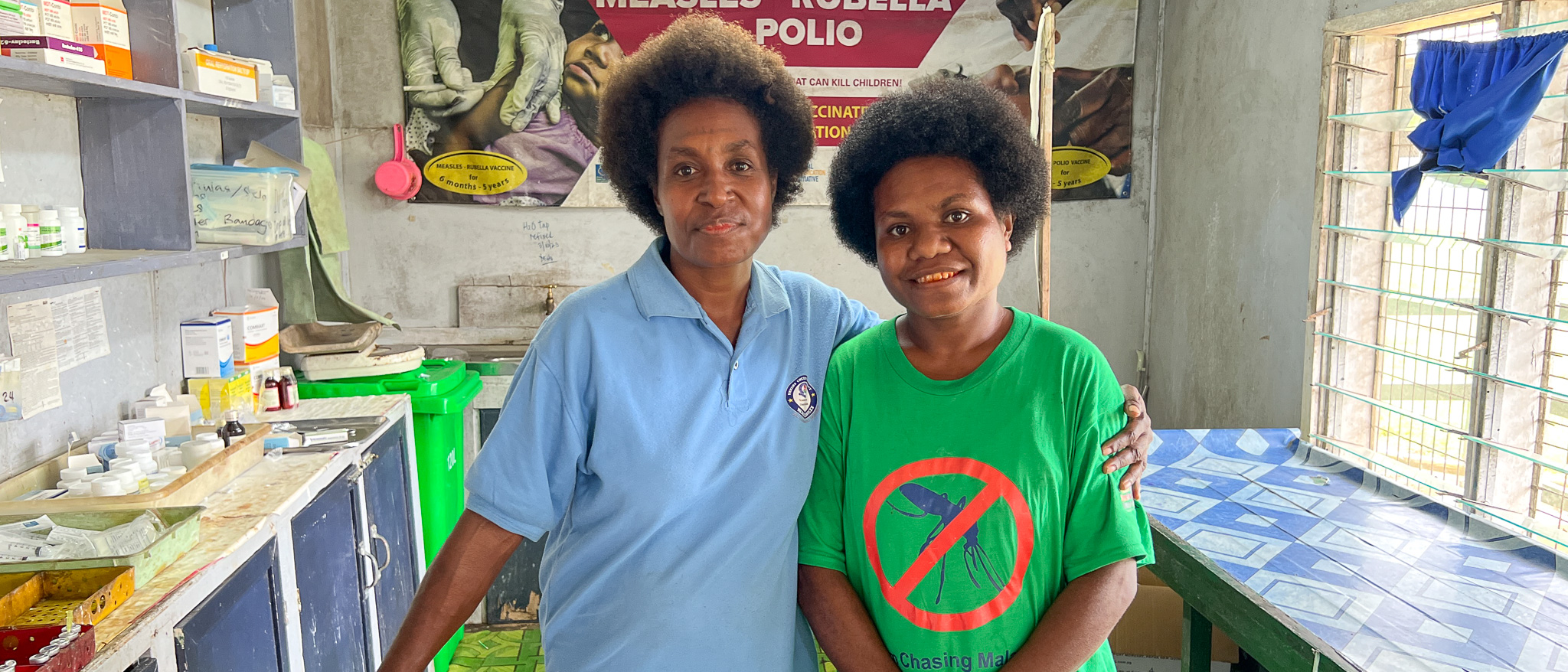 Doris Nukum (left) and  Fiona Eleiya (right), two dedicated nurses working in Ossima sub-health centre, in West Sepik, Papua New Guinea. © FAO-STREIT