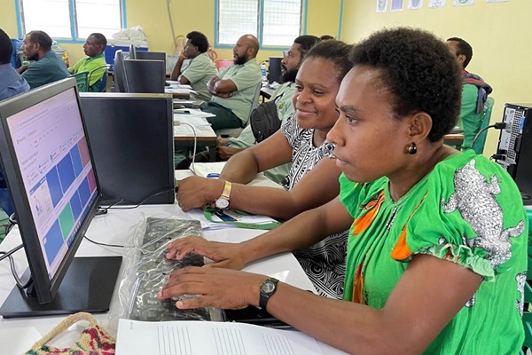 Trainees attending Financial Literacy and Digital Skills Training sessions organised by the International Telecommunication Union under the EU-STREIT PNG Programme