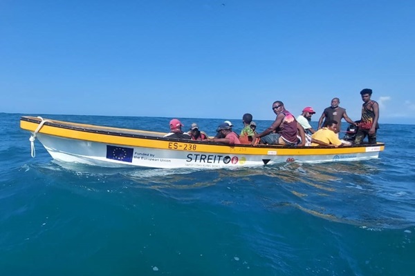 Fishers from Tumleo Island using a craft boat provided by the EU-STREIT PNG Programme.