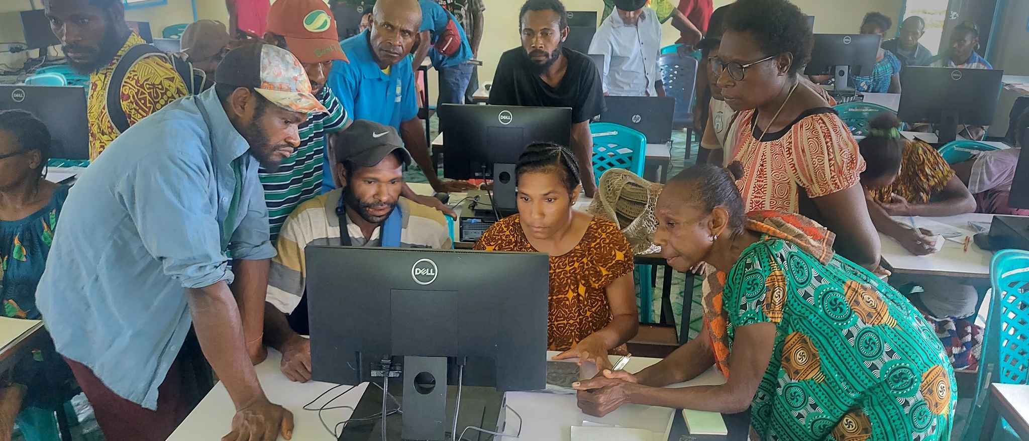 Lead farmers attending an E-commerce capacity building training held by ITU under the EU-STREIT PNG Programme at Maprik Secondary School.