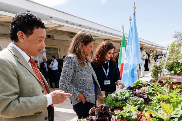 FAO Director-General QU Dongyu and Rector of La Sapienza University of Rome Antonella Polimeni attending the inauguration of new hydroponic garden at FAO headquarters (Terrace).