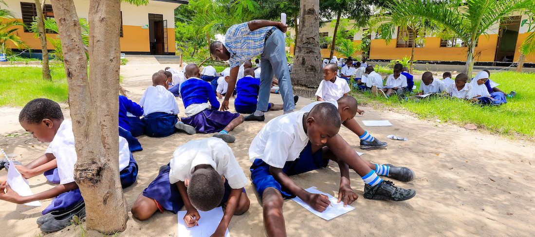 Piloting interactive teaching modules in Tanzania ©FAO IR Media