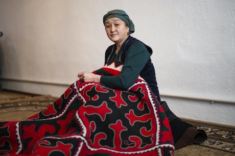 Zhamilya is a member of artisans’ group Topchu and has taught local girls the art of embroidery for the past 40 years.  ©FAO/Mirbek Kadraliev