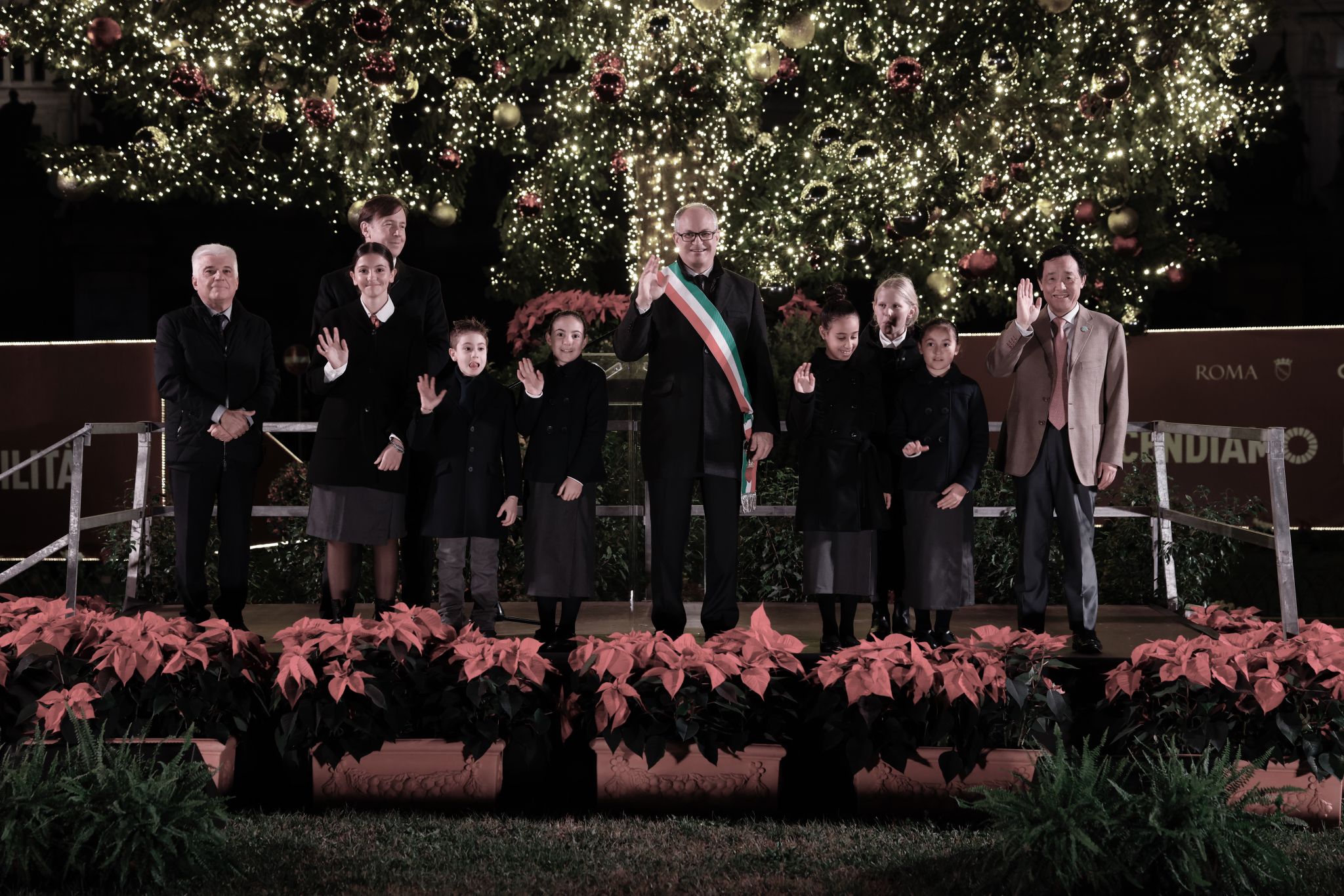 El tradicional árbol de Navidad de Roma se ilumina de manera sostenible