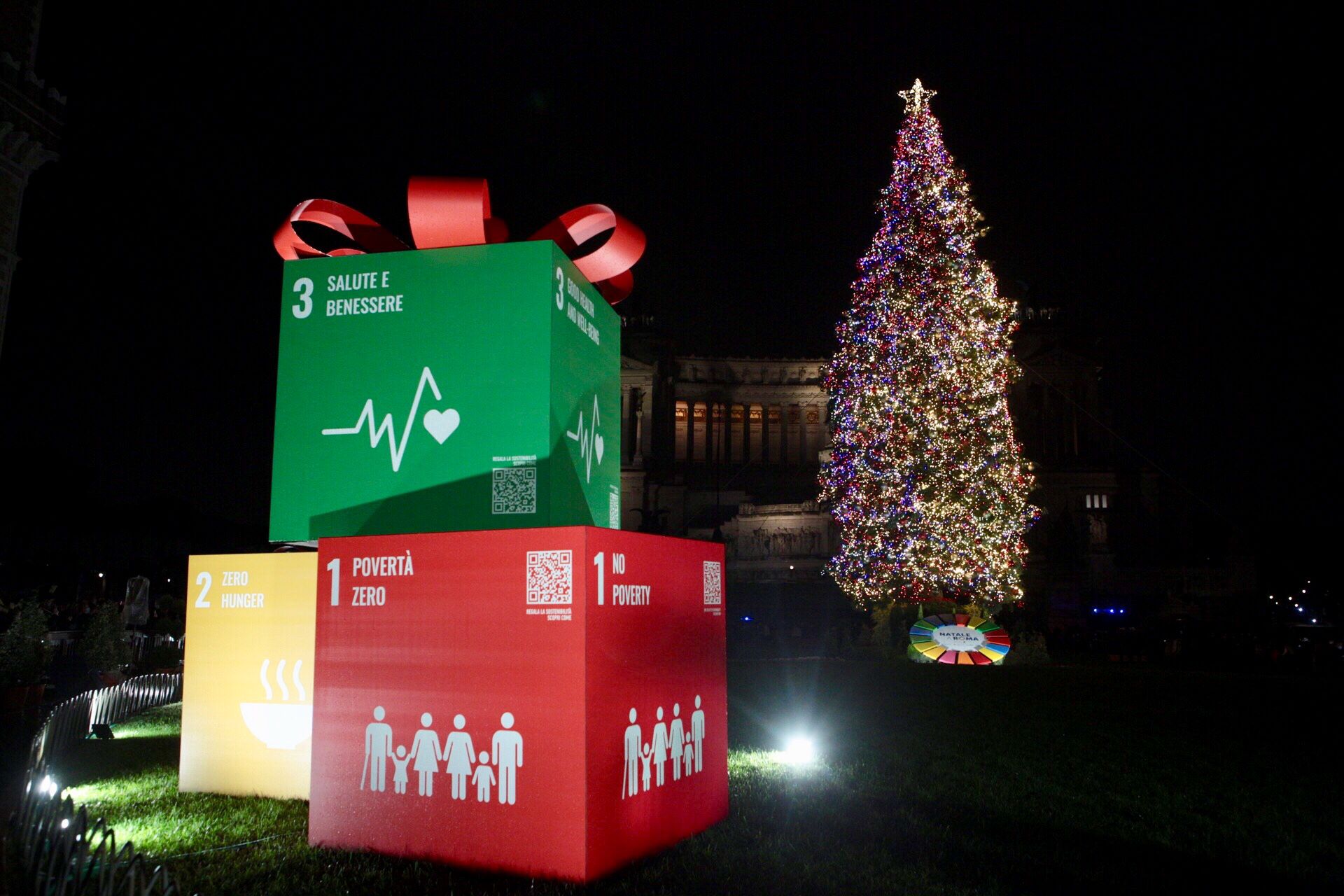 شجرة الميلاد التقليدية في روما تضيء أهداف التنمية المستدامة
