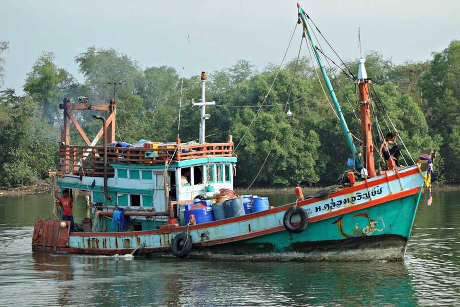 Improving the efficiency of Thai trawl fishing fleets, through energy ...